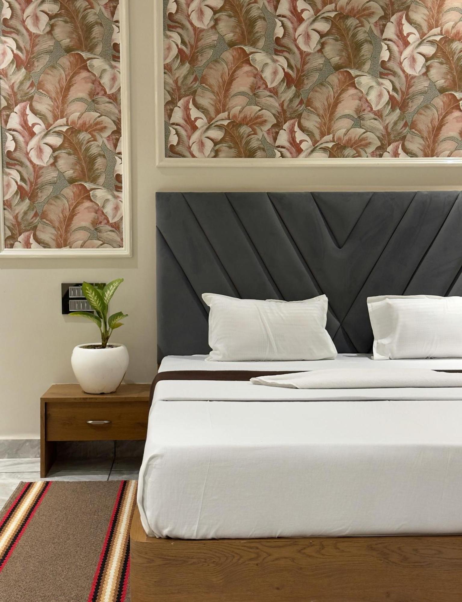 Hotel Tej Inn Plaza Near Igi Airport Delhi New Delhi Exterior photo